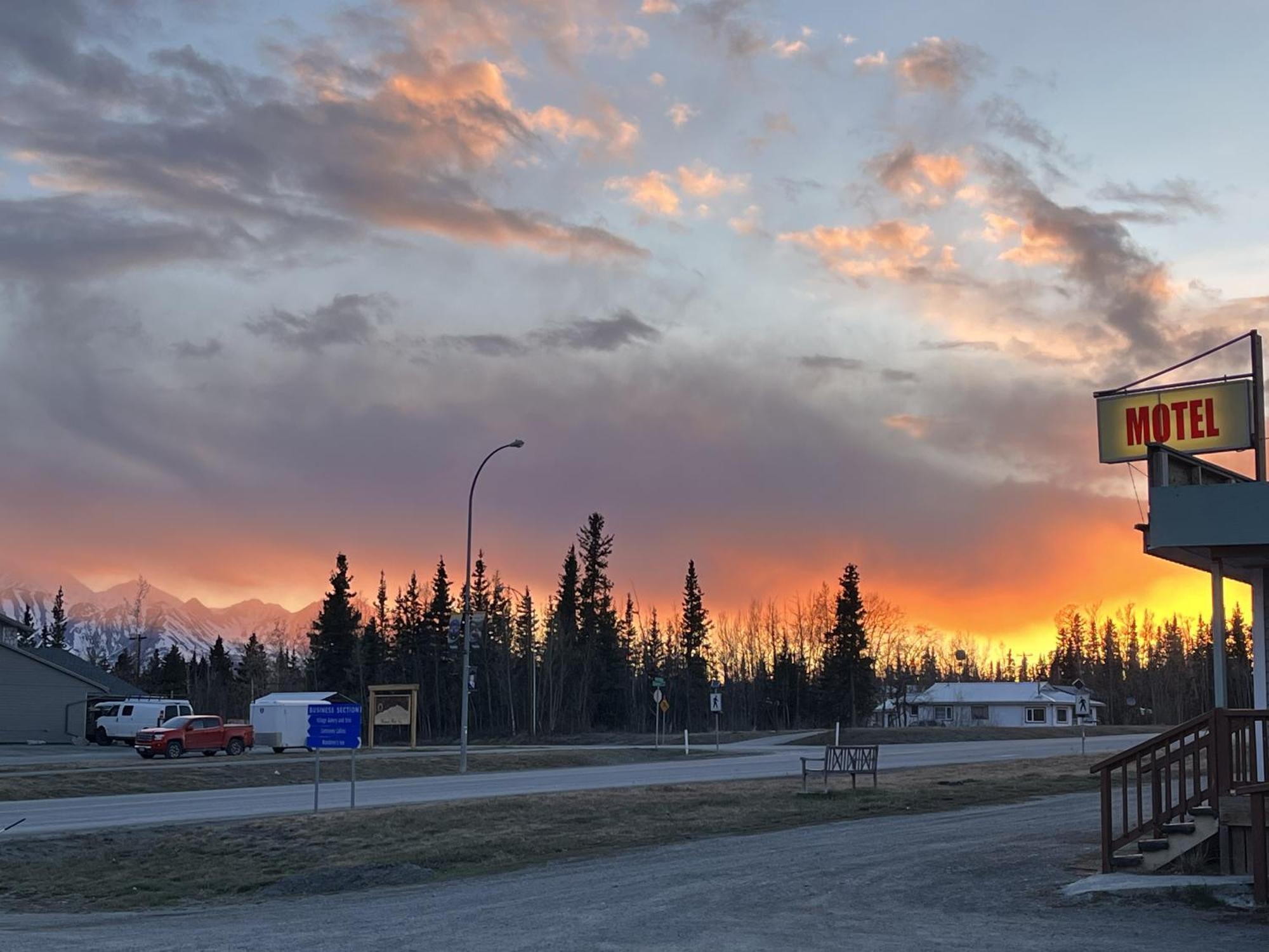 Kluane Park Inn Haines Junction Esterno foto