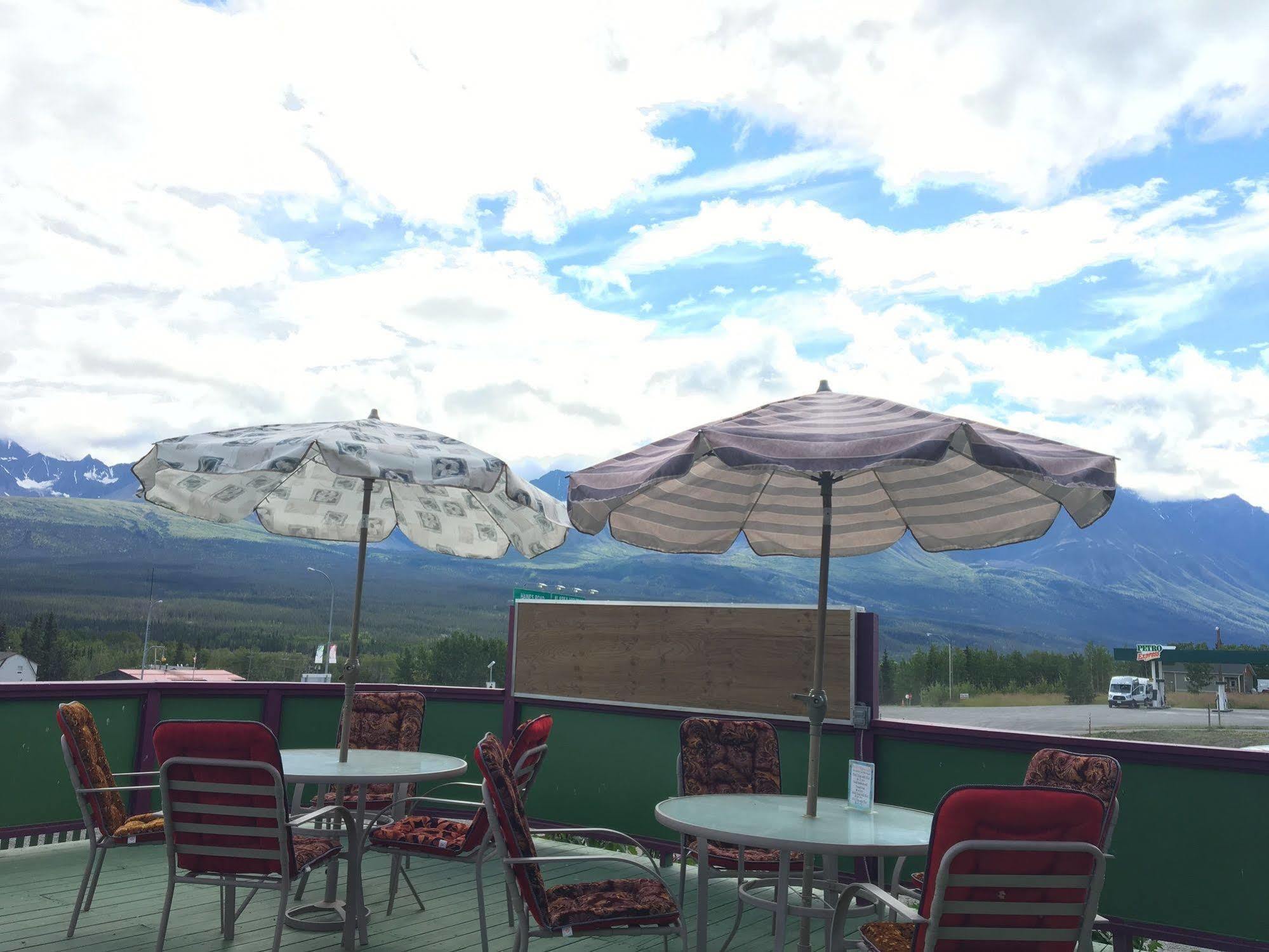 Kluane Park Inn Haines Junction Esterno foto