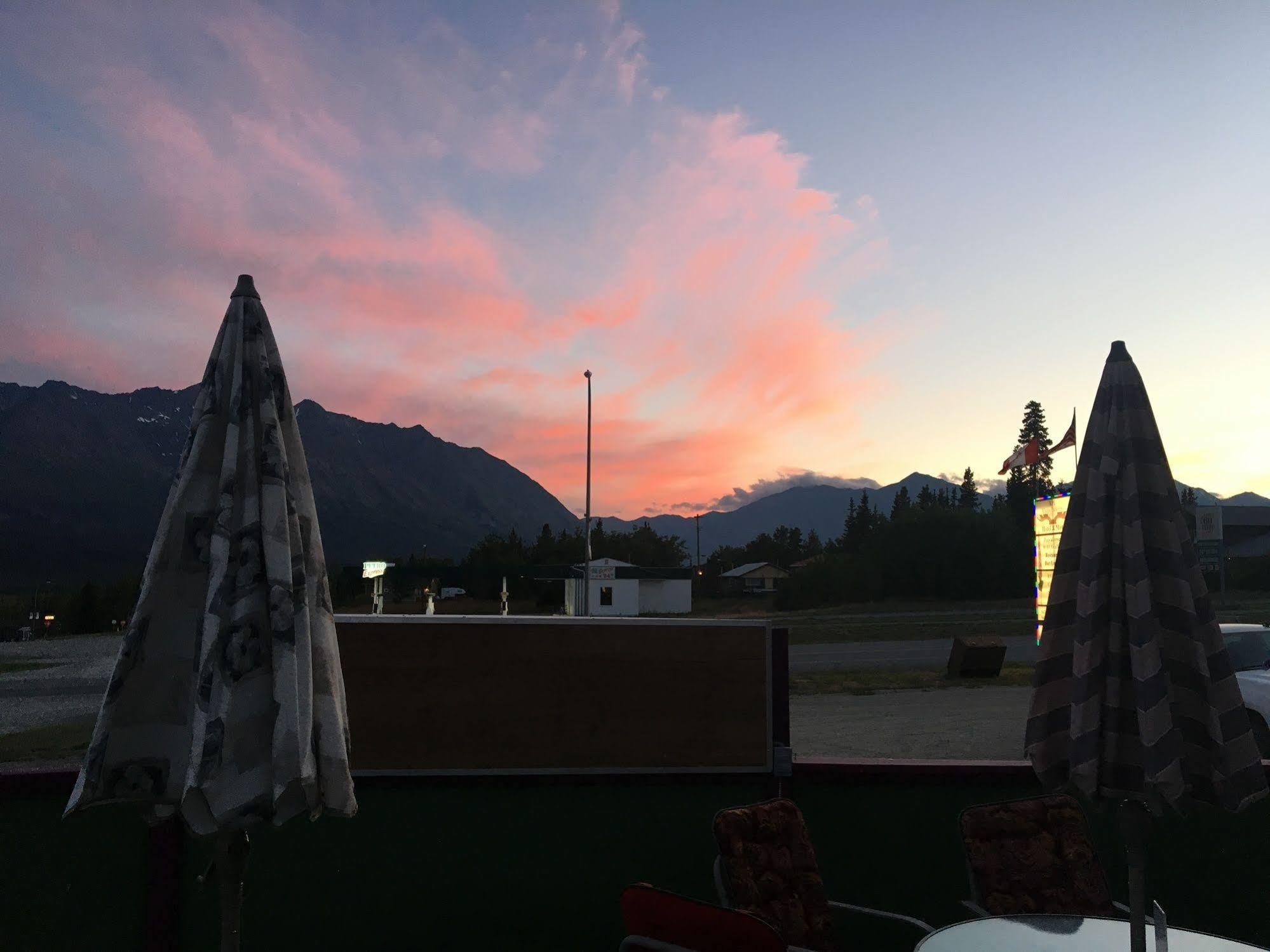 Kluane Park Inn Haines Junction Esterno foto